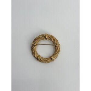 B5 Vintage Monet Wreath Brooch Circle Blazer Pin Twisted Rope Textured Signed
